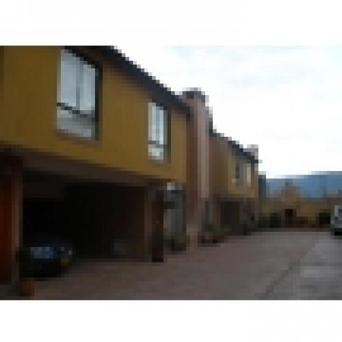 CASA CONJUNTO  SECTOR PARMALAC LINDISIMA CONJUNTO DE 8 CASAS, 3 NIVELES 
