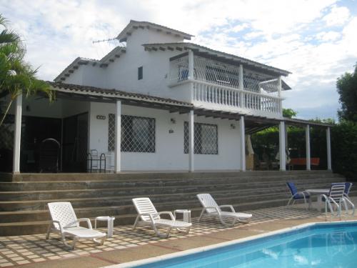 ESPECTACULAR FINCA PISCINA,BBQ,JACUZZI DE LUJO AMOBLADA