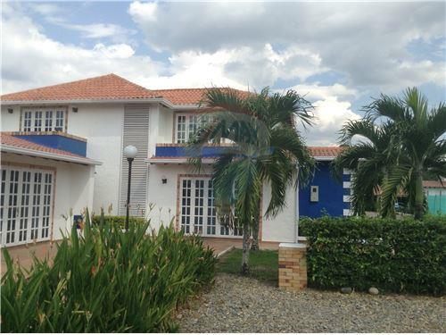 VENTA CASA CAMPESTRE VEREDA APIAY VILLAVICENCIO