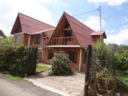 VENDO CASA TIPO CHALET COTA