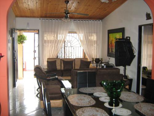 Vendo Hermosa Casa Barrio Jordán VIII Etapa