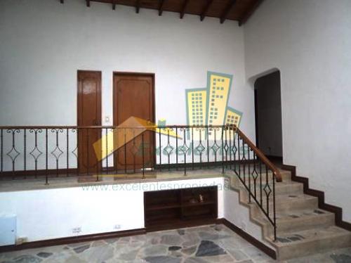 ¬ Se Vende Excelente    Casa en el Poblado  (2ca409)