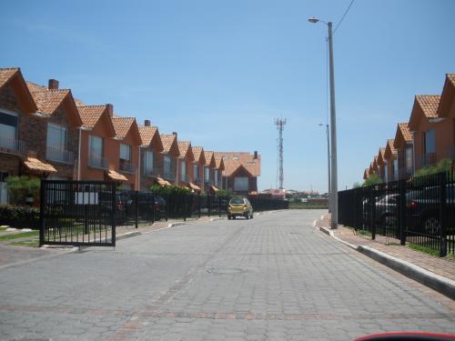 CASA CONJUNTO CHIA  EDAD 3 AÑOS 135 Mts 2 CENTRAL 