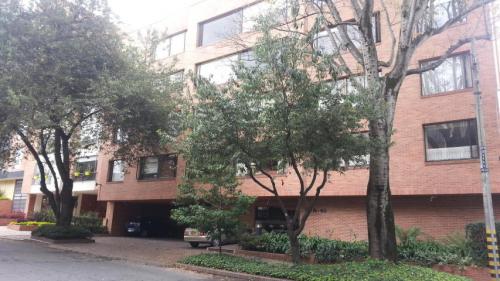 ARRIEND0 EXCLUSIVO APARTAMENTO BELLA SUIZA