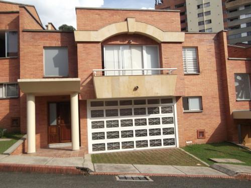 VENTA DE HERMOSA CASA EN EXCLUSIVO SECTOR DEL POBLADO