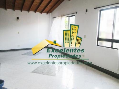 Se Vende Excelente  Apartamento   Dúplex  en  Santa Mónica  (3sm1120)	