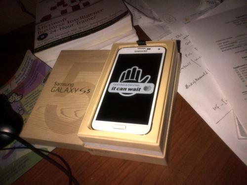 iPhone 5S Gold,iPad AIR 128GB,Samsung Galaxy S5,Sony Xperia Z1,Sony PS4 Game