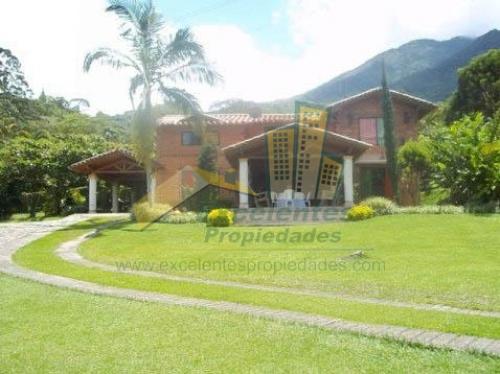 Se Vende Espectacular Casa Finca en Barbosa (baba493)