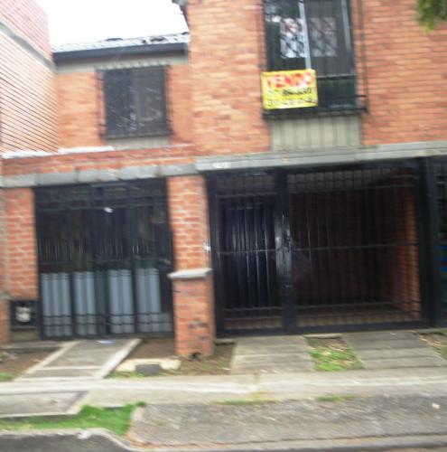 CASA CANEY GARAJE CUBIERTO