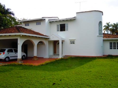 SE VENDE CASA ESQUINERA REMODELADA