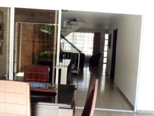 SE VENDE CASA INDEPENDIENTE DE DOS PISOS EN EL NORTE DE CALILA FLORA