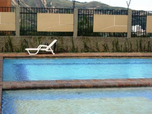 EN EL OESTE DE CALI SE ALQUILA APARTAMENTO DUPLEX CON VISTA ESPECTACULAR