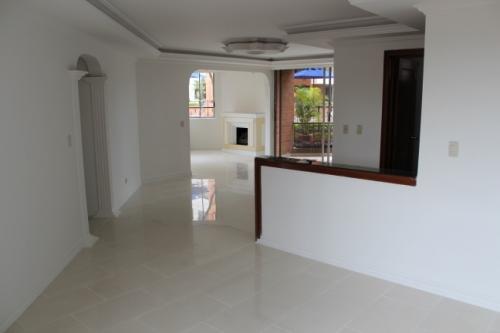 SE VENDE APARTAMENTO RE MODELADO AL SUR DE CALI-PRIMER PISO