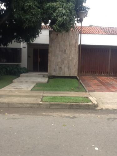 SE VENDE CASA DE 406 METROS EN ANTEJARDIN INDEPENDIENTE