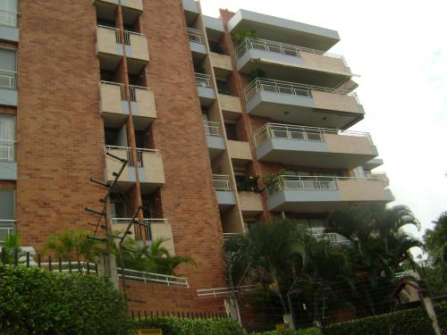 VENTA HERMOSO APARTAMENTO LAGOS DEL POLO CIUDAD JARDIN CALI SUR