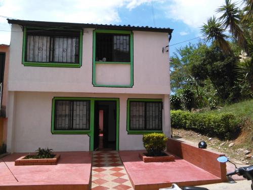 Gran Oportunidad Hermosa Casa Unifamiliar Permuta o Venta