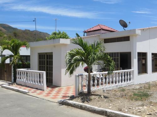Vendo preciosa casa cerca a Girardot, en exclusivo condominio.