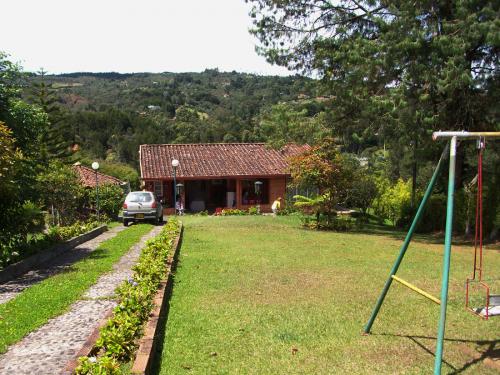 Finca cerca a la Autopista