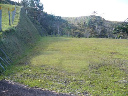 Lote en unidad cerrada 
