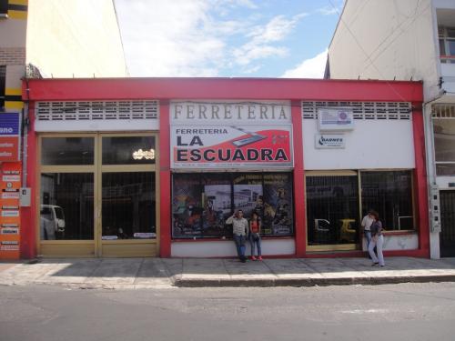 Arriendo LOCAL COMERCIAL con BODEGA en el CENTRO de Villavicencio