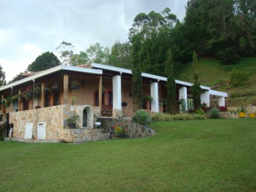 FINCA 0098 GUARNE  VEREDA CHAPARRAL