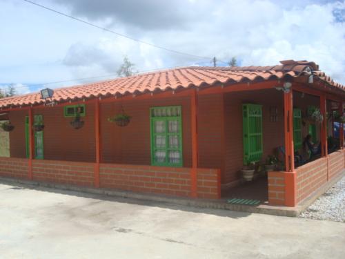 FINCA 0100 VEREDA LAS CUCHILLAS