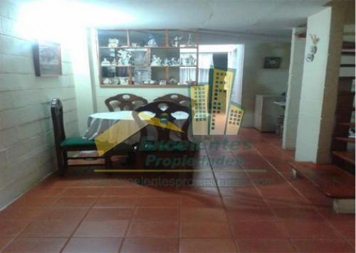 Excelente casa en Robledo (3RO1353)