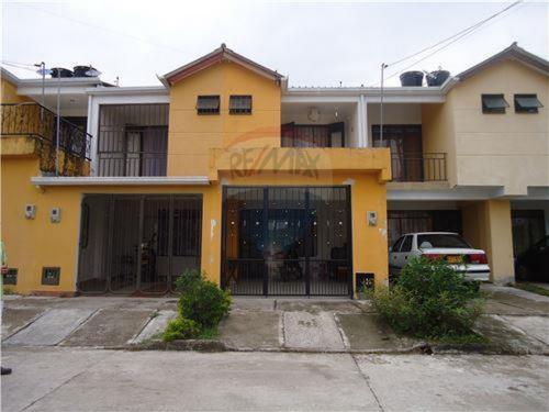 VENDO CASA DOS PISOS VILLAVICENCIO-META