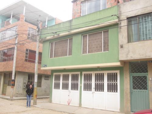 Vendo casa barrio esquinera San Antonio, 3 pisos