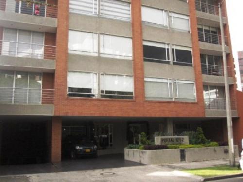 Santa Barbara Central, vendo lindo apartamento con balcón, terraza y chimenea.