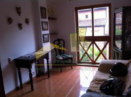Excelente casa en Envigado (ENES1373)