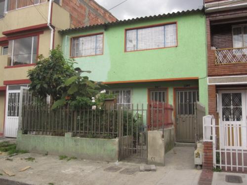 Barrancas, vendo casa 2 niveles con terraza