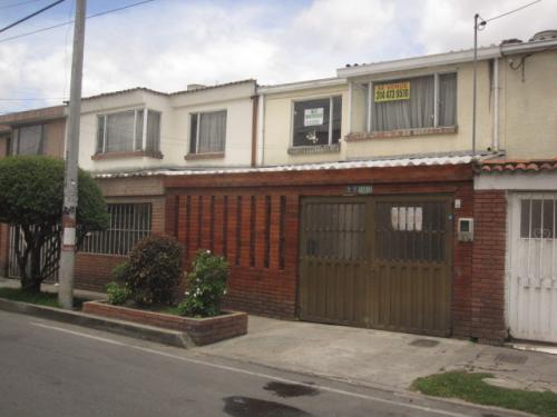 Las Orquídeas, vendo casa remodelada de conjunto, 2 niveles
