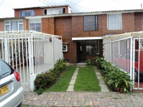 Ibaro Chía, arriendo Acogedora casa de 2 pisos