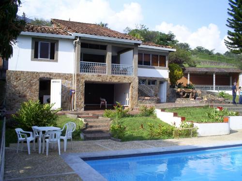 Finca unidad cerrada Villa Roca,  Copacabana.