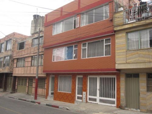 Bellavista Occidental, vendo casa rentable de 3 pisos bien ubicada.