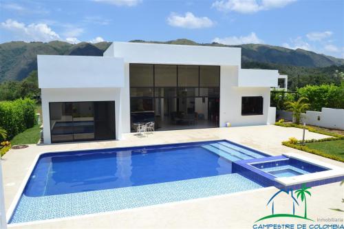 VENDO CASA ESPECTACULAR DE OPORTUNIDAD DE UN SOLO NIVEL