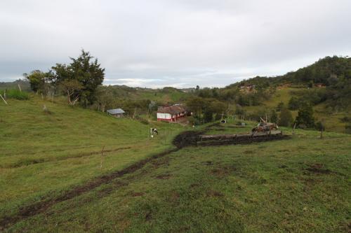 Finca San Vicente, entrada por el pueblo.
