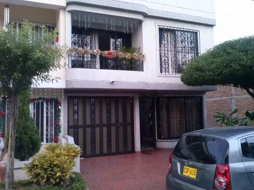 VENDO CASA EN LA ESPERANZA (barrio nuevo)
