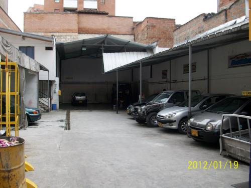 Vendo parqueadero en La América