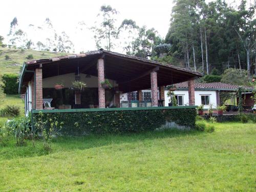 Vendo finca en Guarne, a 700 metros de la autopista