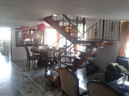 APTO DUPLEX de 174 m2, 3 alcobas + 2 Pk + Util, Unidad ORQUIDEAS 3, Envigado