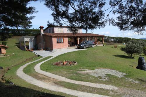 Vendo hermosa finca en unidad cerrada, Guarne.