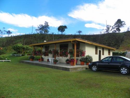Vendo finca en Guarne, salida a Yolombal.