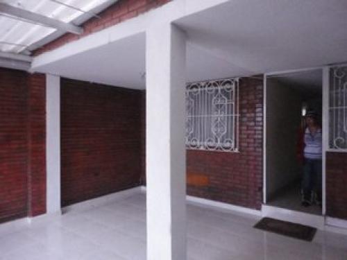 Venta casa en Bogota,Barrio Zarzamora.avenida ciudad de cali con avenida chile.