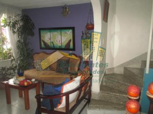 Excelente casa en Robledo (3RO1526)