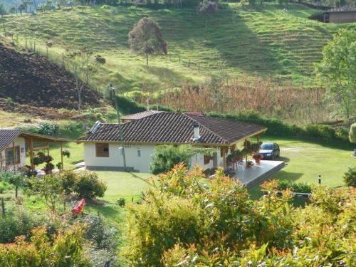 Vendo finca en Guarne, salida a Yolombal.