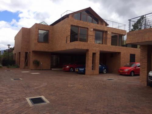 SAN JOSE DE BAVARIA VENTA CASA PARA ESTRENAR