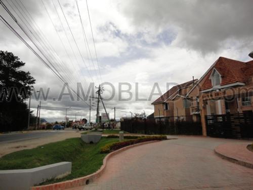 CASA CONJUNTO HERMOSA CHIA  180 METROS LOTE 210