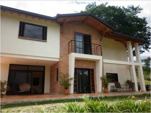 Casa campestre Copacabana, Unidad cerrada